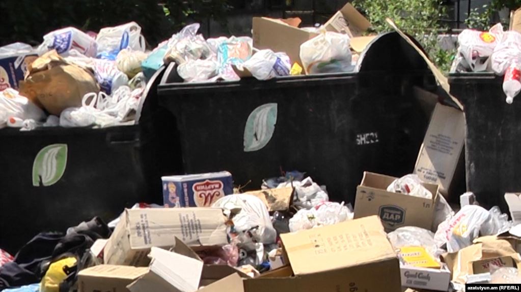Компания «Санитек» готова возобновить вывоз мусора, если Мэрия Еревана заплатит ей