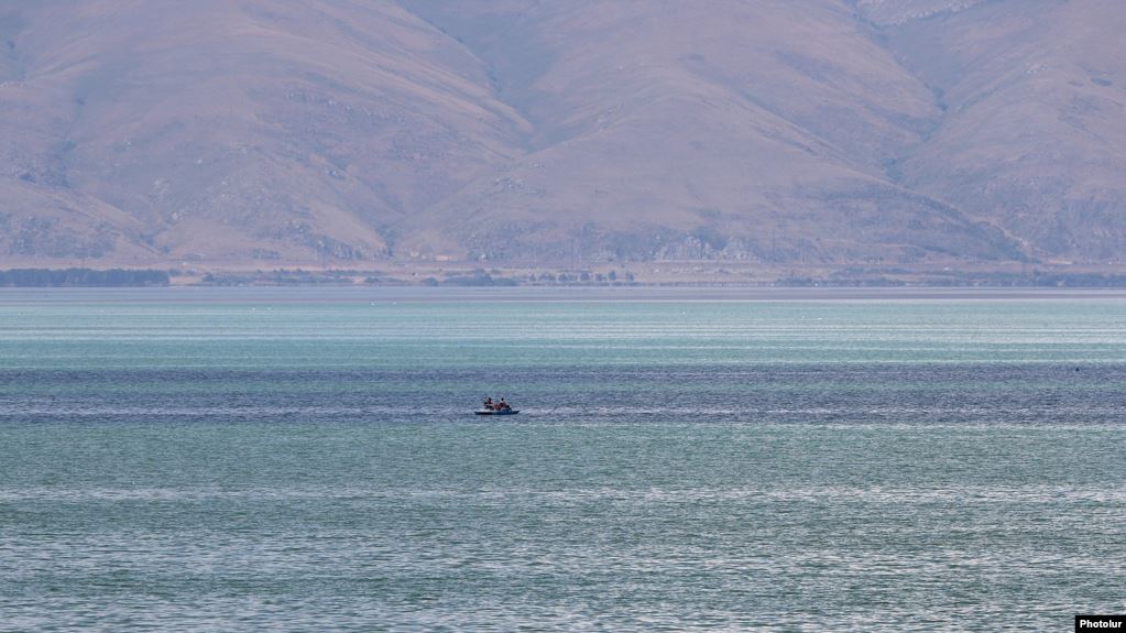 На восстановление рыбных запасов Севана было израсходовано 9 млрд драмов, но в озере почти нет форели: ГКС