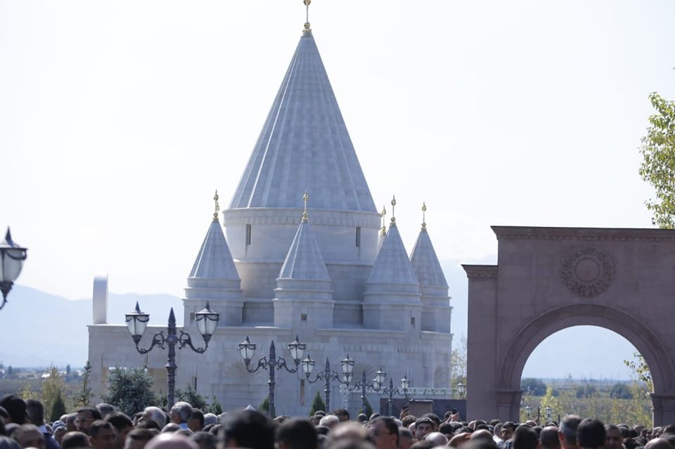 В селе Акналич в Армении освящен крупнейший в мире езидский храм: глава парламента принял участие в церемонии