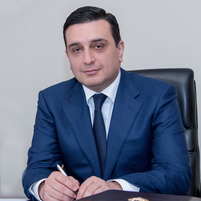 Армен Мурадян — Арсену Торосяну: «Критику следует выслушивать адекватно»