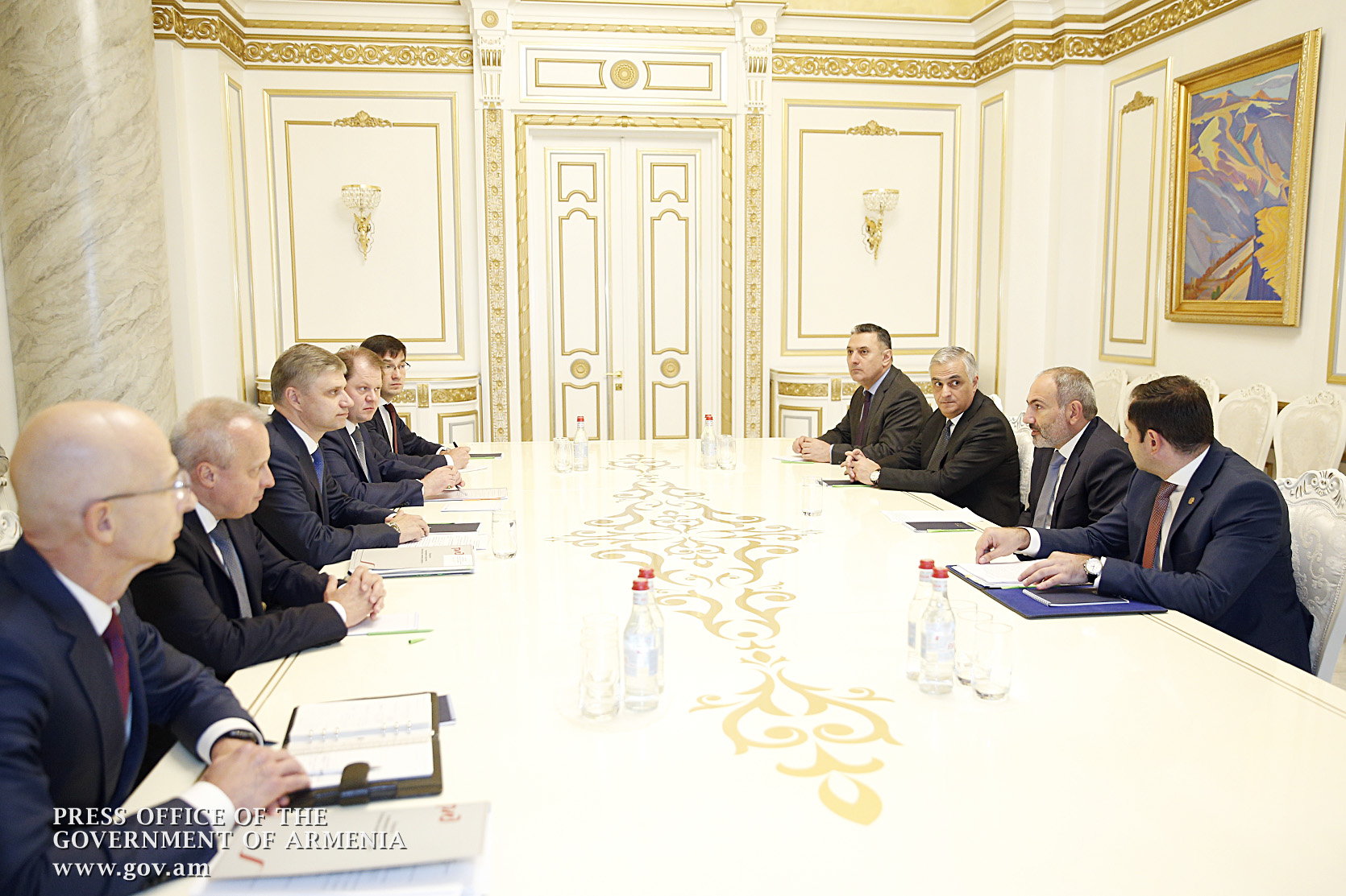 Премьер Армении и глава РЖД обсудили вопросы расширения инвестиций