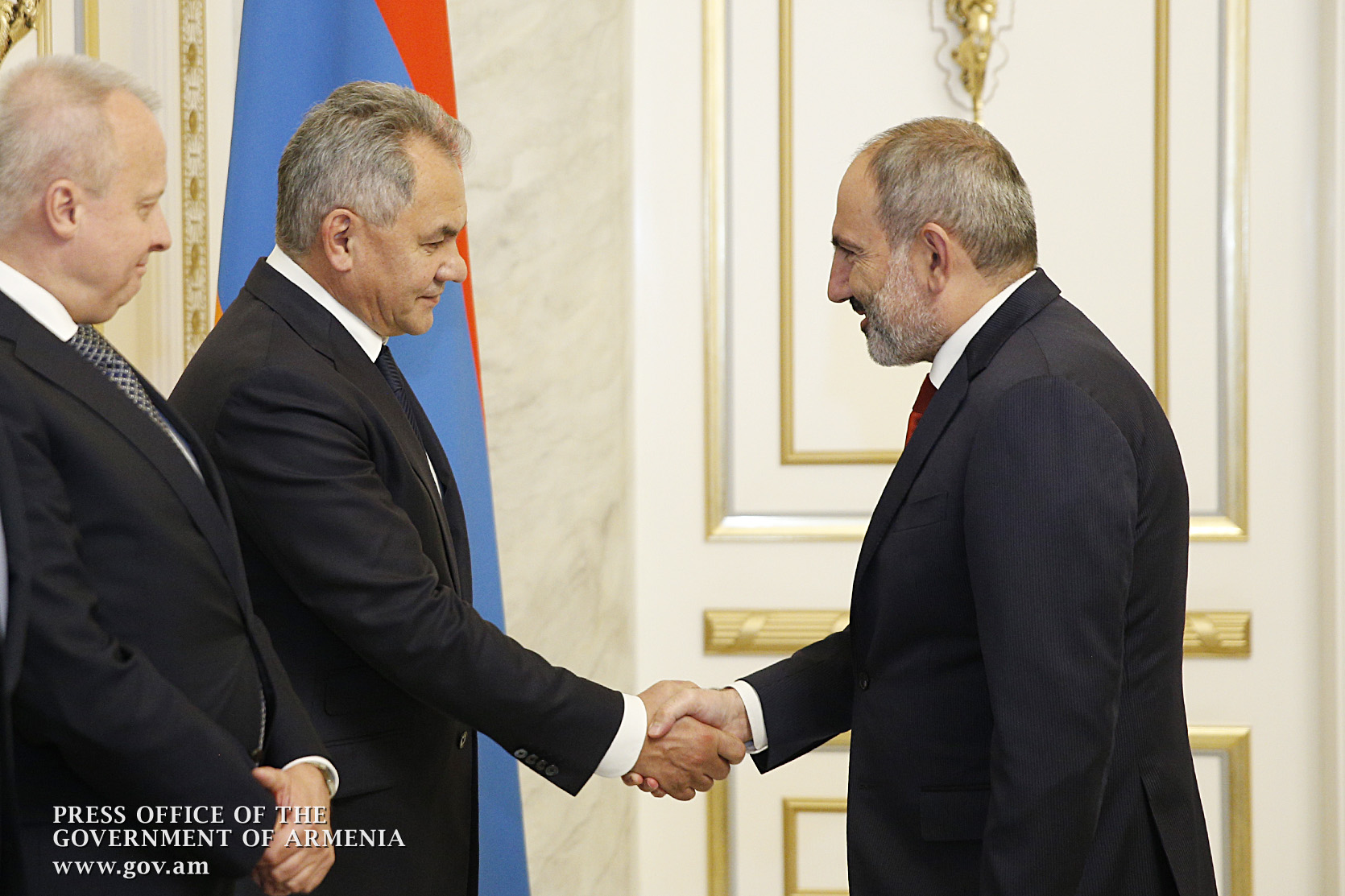 Премьер-министр Армении принял министра обороны России