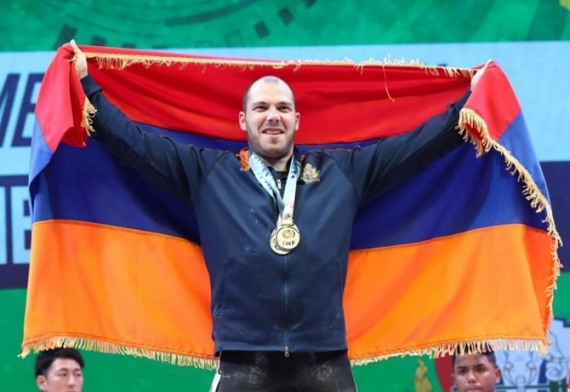 Тяжелоатлет Акоб Мкртчян — чемпион и рекордсмен Европы: видео