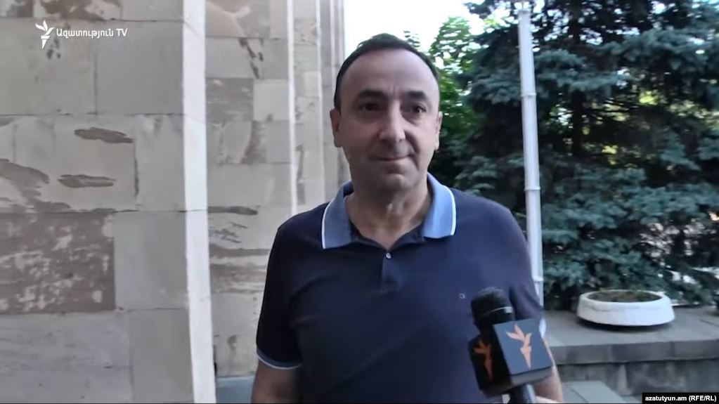 СНБ Армении представила подробности по поводу действий в отношении Грайра Товмасяна и его семьи