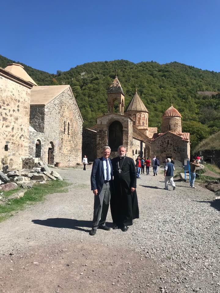 Конгрессмен Фрэнк Паллоун посетил монастырь Дадиванк в Арцахе: фото
