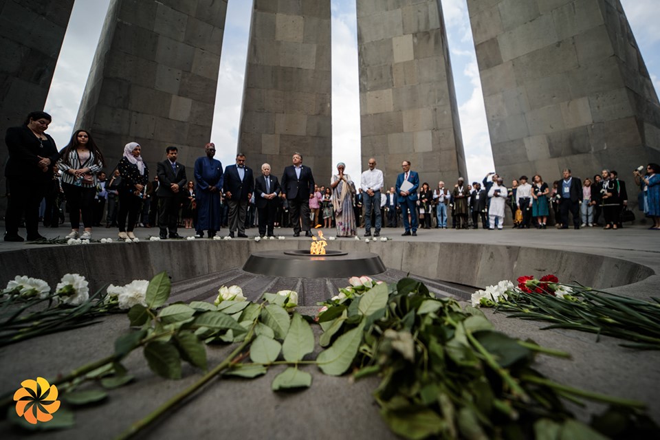 Участники форума «Аврора» в Цицернакаберде почтили память жертв Геноцида армян