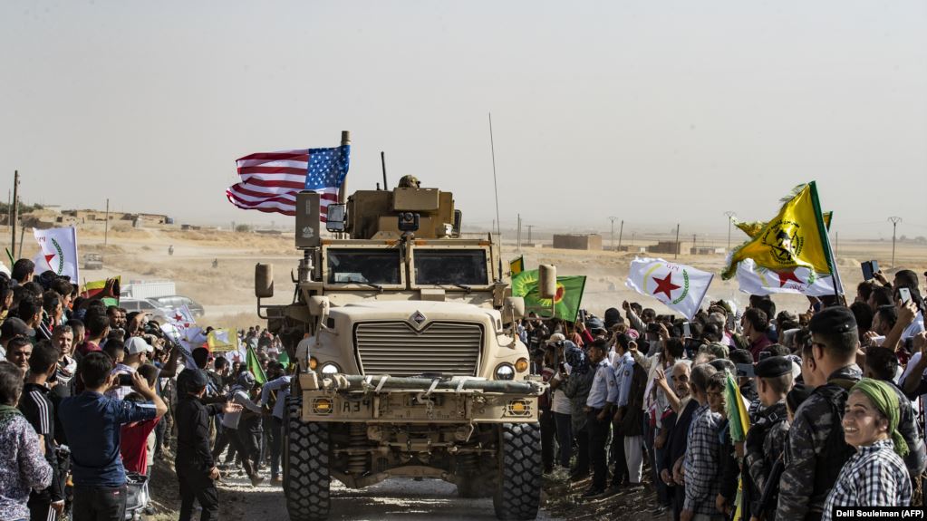 США выводят войска из района будущей турецкой операции в Сирии: курды протестуют