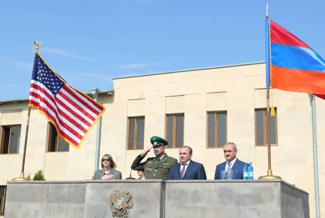 Посол США Линн Трейси посетила пограничные войска СНБ Армении