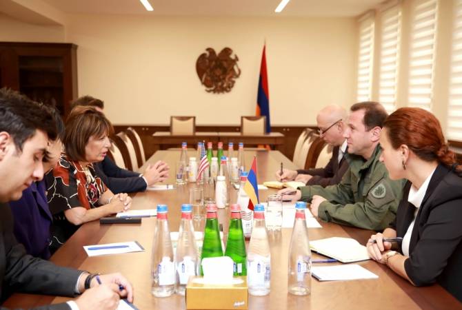 Министр обороны Армении принял конгрессменов США Джеки Спир и Джуди Чу