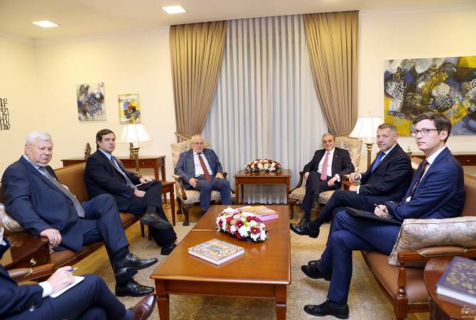 Глава МИД Армении на встрече с сопредседателями МГ ОБСЕ подчеркнул важность соразмерности обязательств сторон в мирном процессе