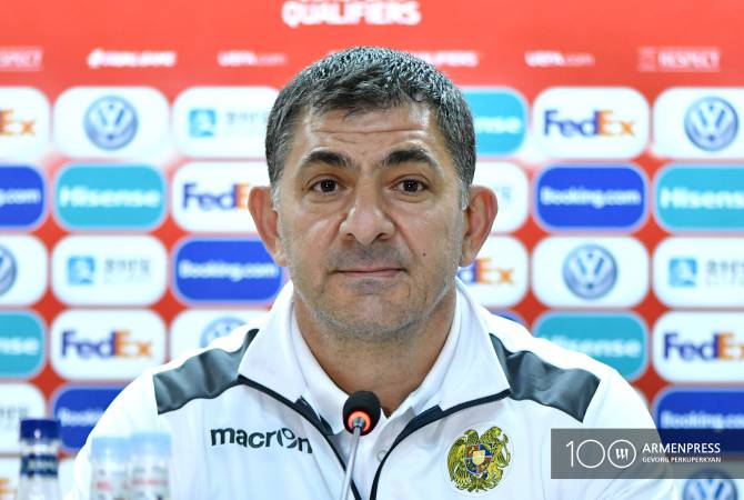Главный тренер сборной по футболу Армен Гюлбудагянц подал в отставку: Федерация приняла