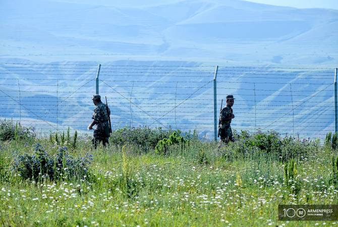 Ситуация на армяно-азербайджанской границе стабильно контролируема: начальник Генштаба ВС Армении