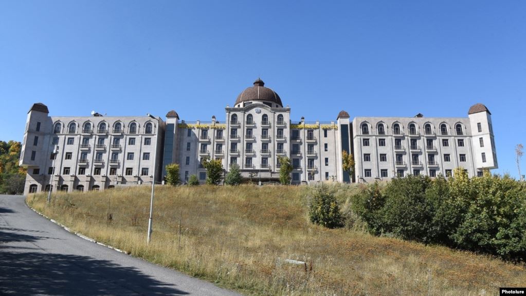 Гостиничный комплекс «Голден Пелес» в Цахкадзоре будет выставлен на классическом аукционе
