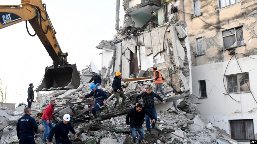 Сильное землетрясение в Албании: есть погибшие, разрушены дома в Тиране и Дурресе