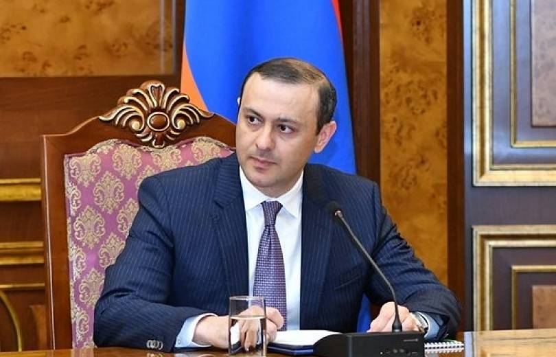 Внепарламентские силы вносят раскол в общество: секретарь Совбеза Армении