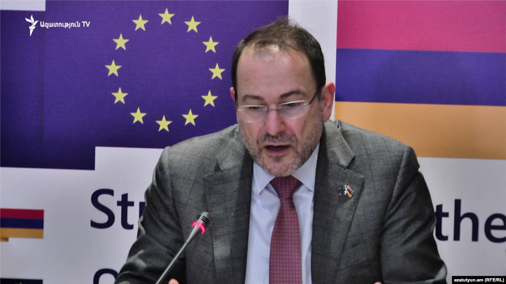 Переговоры о визовой либерализации с Арменией начнутся после решения вопроса просящих в ЕС убежище