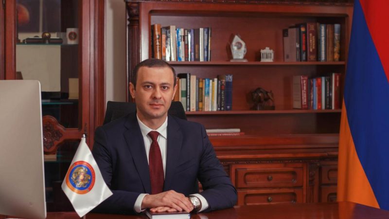 Демократия нуждается в защите: статья секретаря Совбеза Армении Армен Григорян
