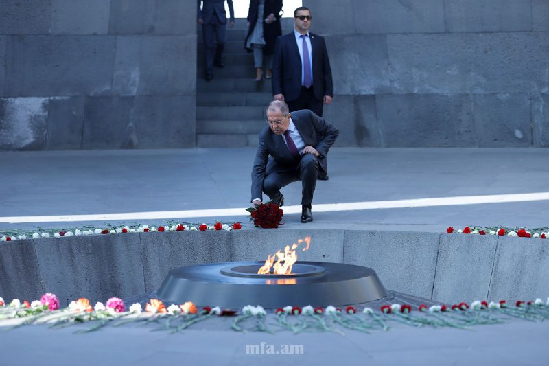 Глава МИД России в Ереване почтил память жертв Геноцида армян