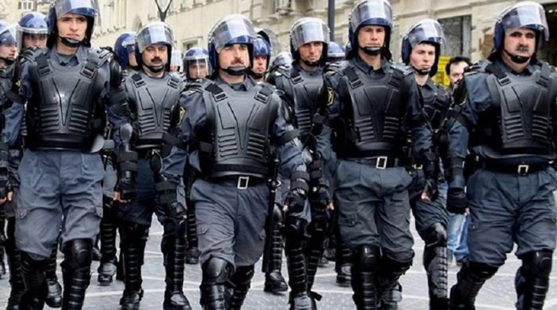 Полиция Баку объявила о задержании «преступника», слушавшего песню на армянском языке: видео