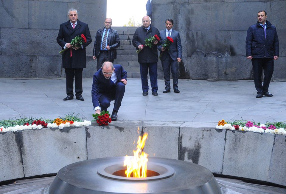 Глава МИД Иордании в Ереване почтил память жертв Геноцида армян: фото