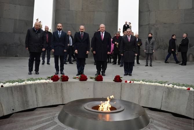 Международный день памяти жертв преступления геноцида: руководство Армении посетило Цицернакаберд