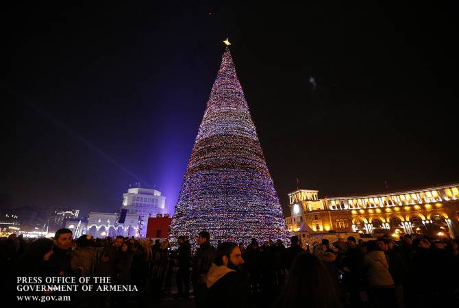 Огни главной елки страны на Площади Республики зажгутся 21 декабря
