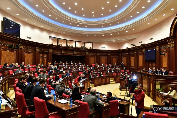 Депутаты парламента Армении аплодисментами поблагодарили Сенат США за резолюцию о признании Геноцида армян