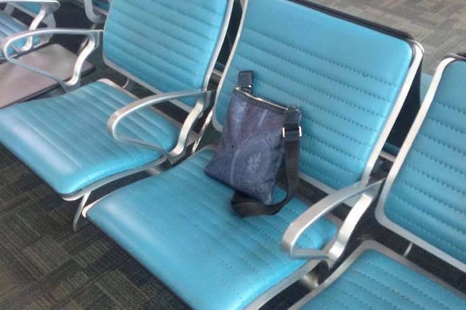 В ереванском аэропорту «Звартноц» нашли сумку с 4 тысячами долларов США: фото