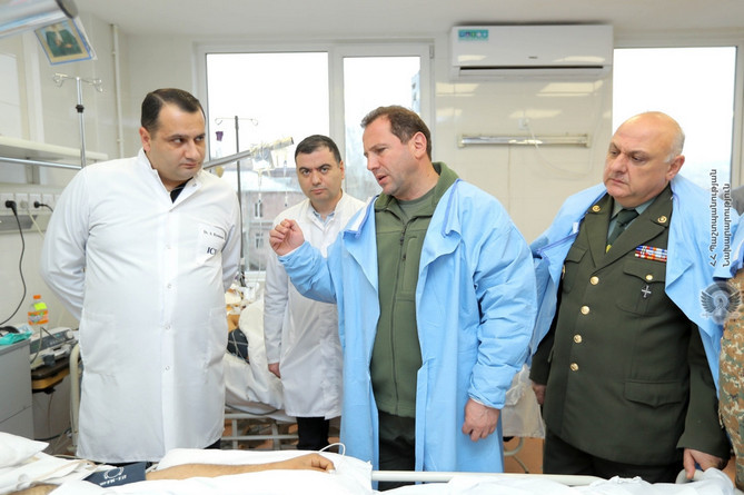 Давид Тоноян посетил Центральный клинический военный госпиталь МО