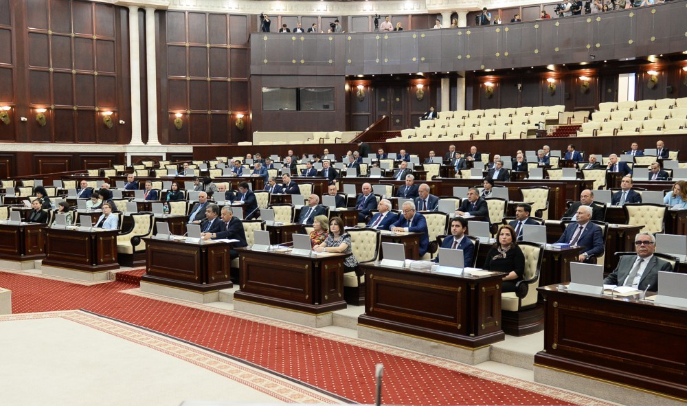 Парламент Азербайджана объявил о самороспуске, «чтобы поддержать реформы главы государства»