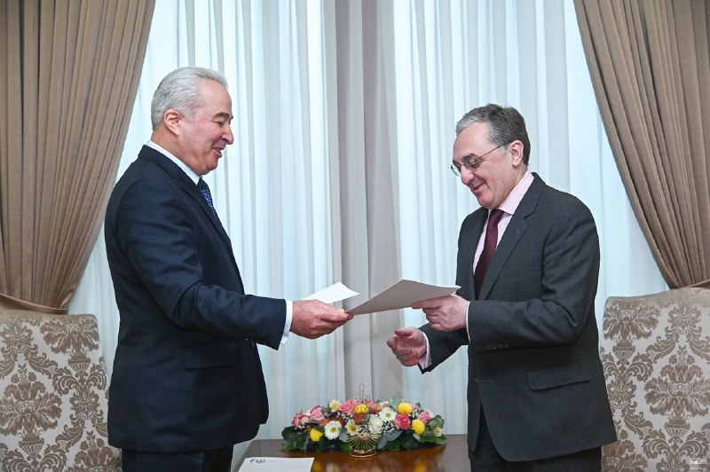 Глава МИД Армении принял копии верительных грамот от нового посла Украины Ивана Кулебы