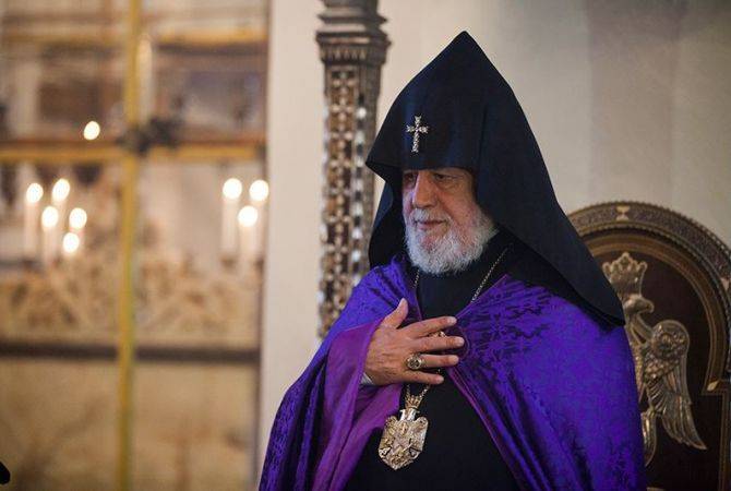 Католикос Всех Армян выразил соболезнования семьям погибших в авиакатастрофе в Тегеране