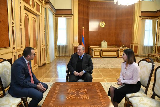 Президент Саргсян провел встречу с министром здравоохранения Арсеном Торосяном