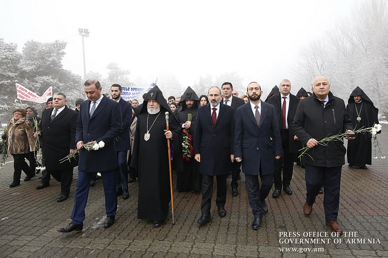 Политическое руководство Армении почтило память жертв армянских погромов в Баку