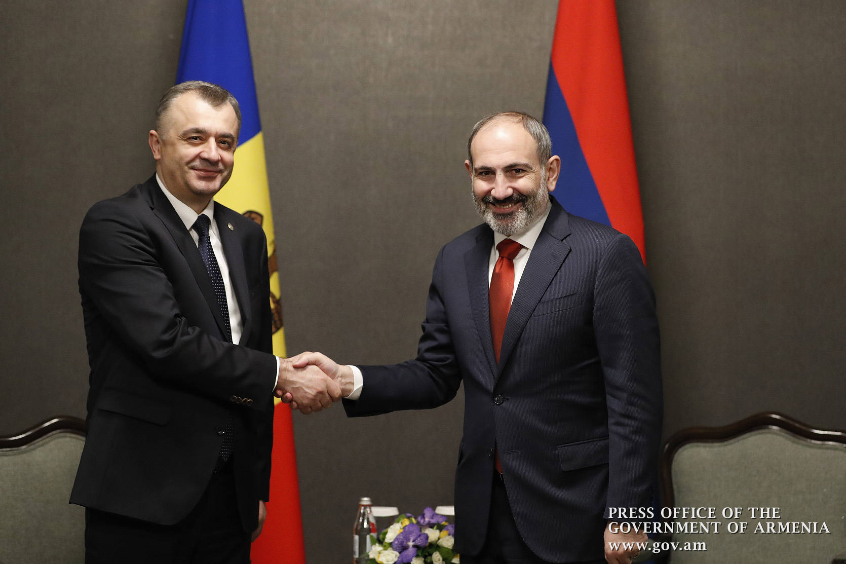 Премьер-министр Армении в Алма-Ате провел встречу с премьер-министром Молдовы