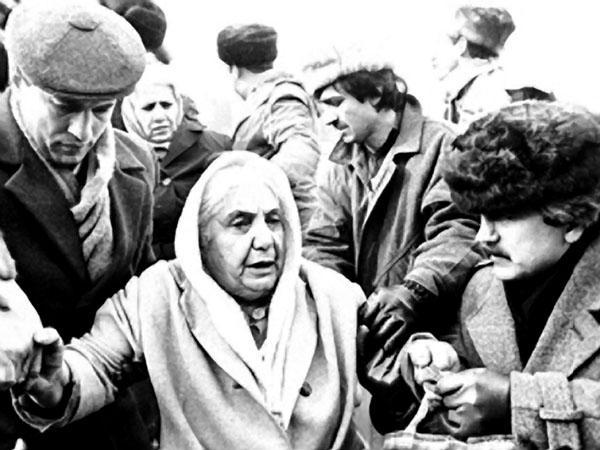 Баку, обыкновенный геноцид, 13-19 января 1990г: документальный фильм на русском языке — видео