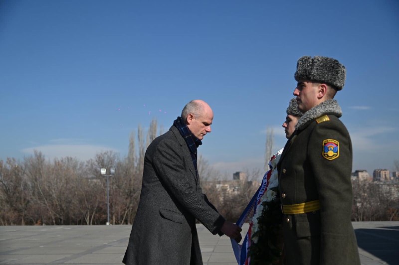 Глава МИД Нидерландов Стеф Блок в Ереване почтил память жертв Геноцида армян