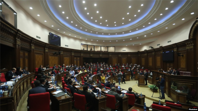 В Национальном Собрании приняли законопроект о «ворах в законе» в окончательном чтении