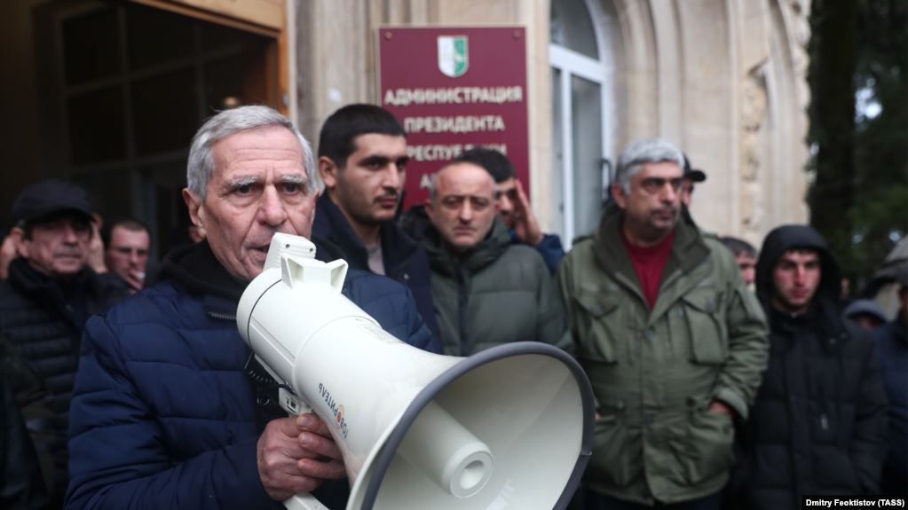 Самопровозглашенная Абхазия: кризис власти, акции протеста, возможны повторные выборы президента