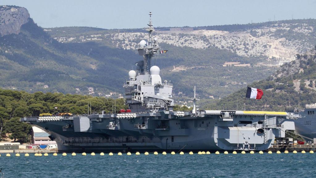 Франция отправит авианосец «Шарль де Голль» на Ближний Восток