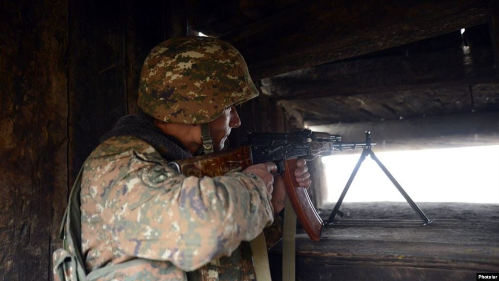 ВС Азербайджана обстреляли позиции ВС Армении, один военнослужащий легко ранен: МО Армении