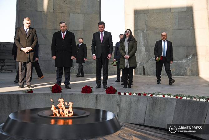 Глава МИД Словакии Мирослав Лайчак почтил память жертв Геноцида армян