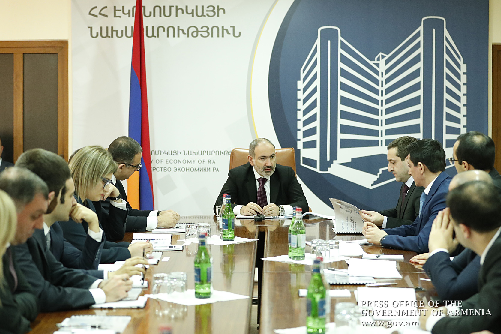 Никол Пашинян ознакомился с деятельностью Центра поддержки инвестиций