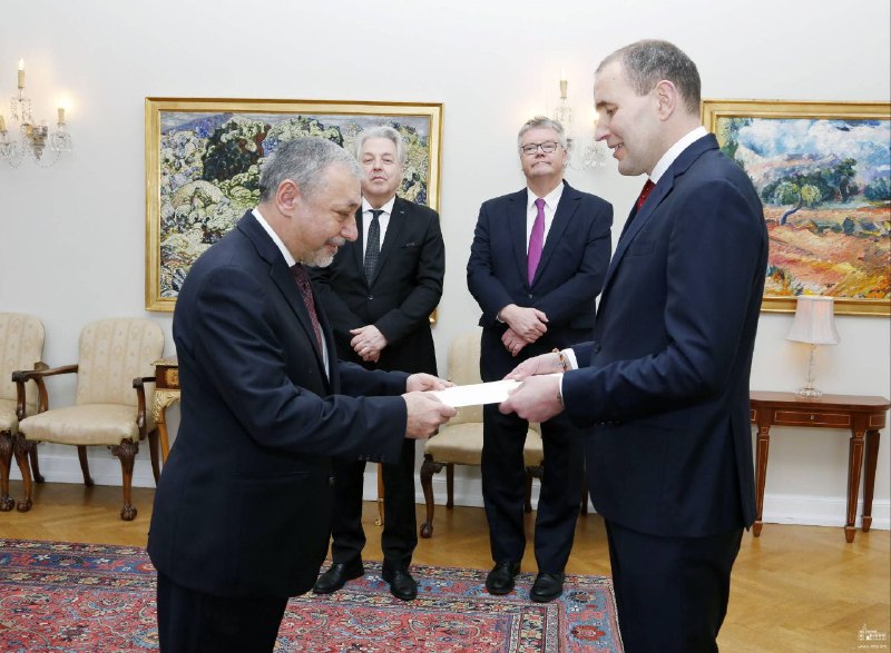 Посол Армении впервые вручил верительные грамоты президенту Исландии
