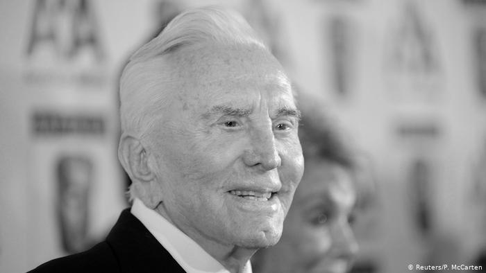 Скончался легендарный актер Кирк Дуглас в возрасте 103 лет