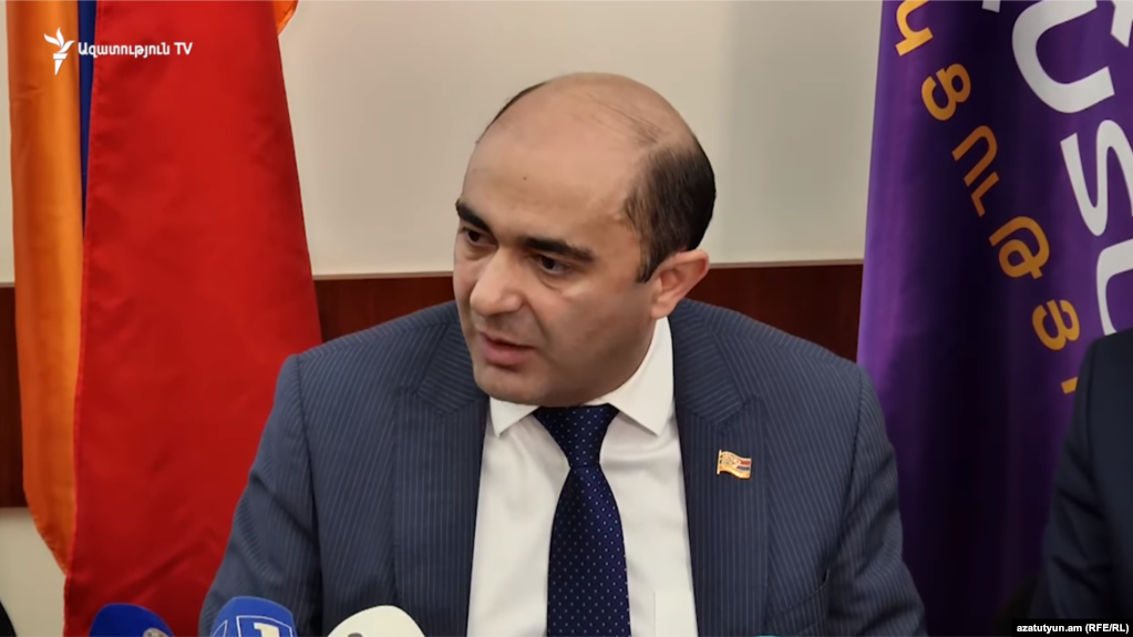 «Просвещенная Армения» называет референдум «полностью незаконным»: власть считает это решение «абсурдным»