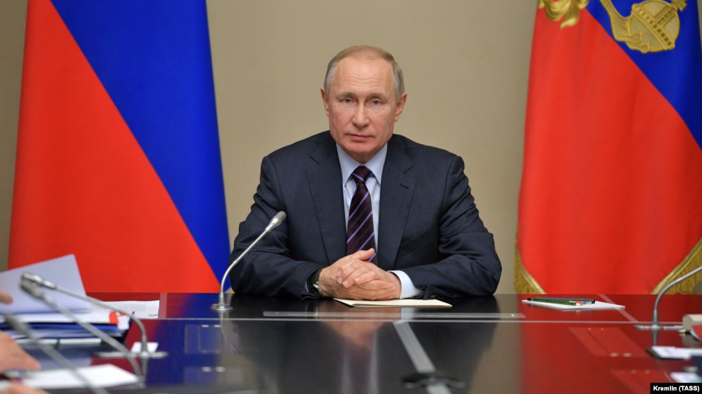 В день убийства Немцова Путин наградил сенатора — дядю подозреваемого в организации убийства