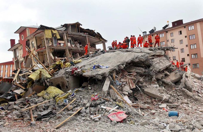 Зограб Мнацаканян выразил соболезнования семьям жертв землетрясении в Ване
