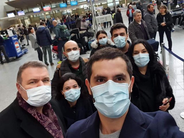 «Смерть коронавирусу»: фото нашей делегации в ПАСЕ в масках из аэропорта Франкфурта
