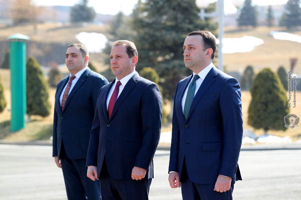 Министры обороны Армении и Грузии подписали соглашение о военном сотрудничестве на 2020г